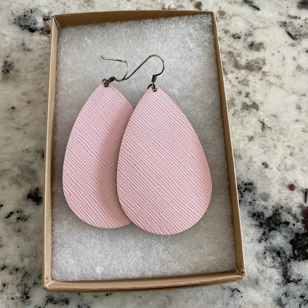 Nickel & Suede light pink earrings